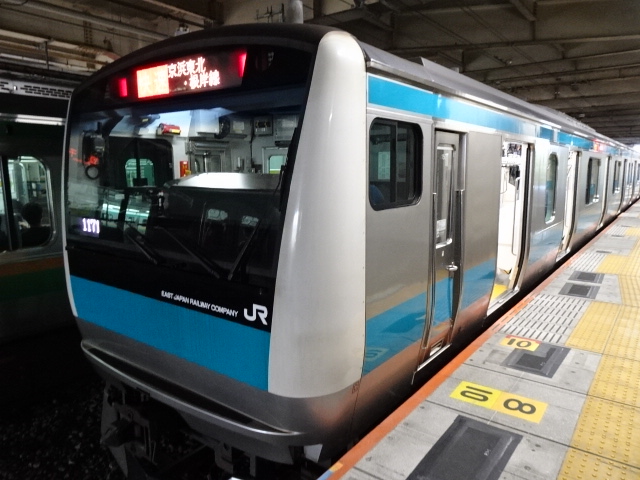 E233系1000番台大船にて出発を待つ