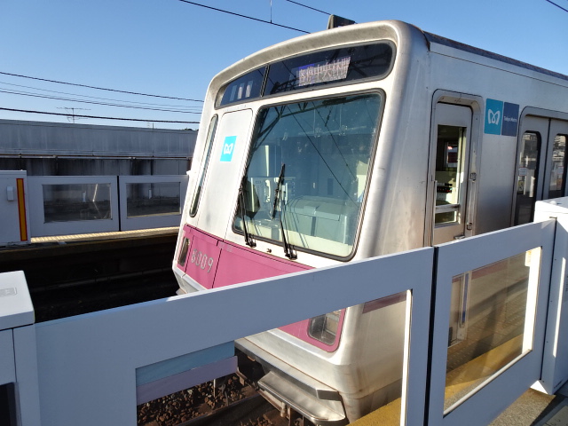 東京メトロ8000系田奈入線