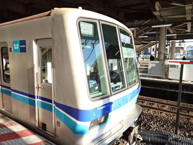 東京メトロ05系西船橋入線