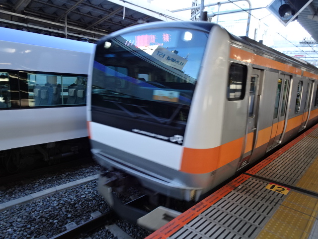 E233系0番台新宿入線