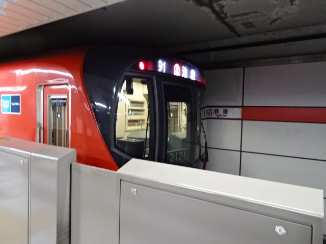東京メトロ2000系荻窪にて出発を待つ