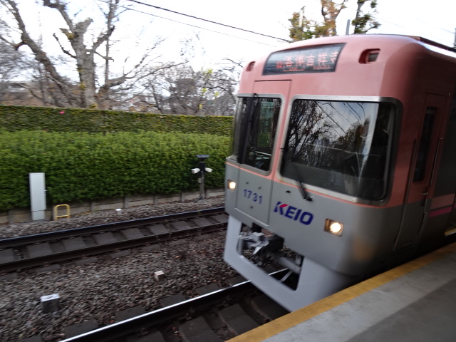 京王1000系井の頭公園入線